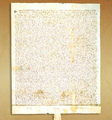 La Carta Magna, o “Gran Carta”, firmada por el Rey de Inglaterra en 1215, fue un punto de inflexión en los derechos humanos.